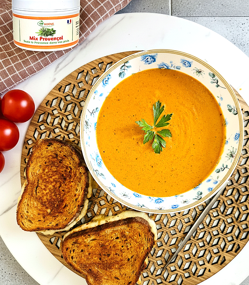 soupe de potimaron aux herbes de provence, toaste au fromage